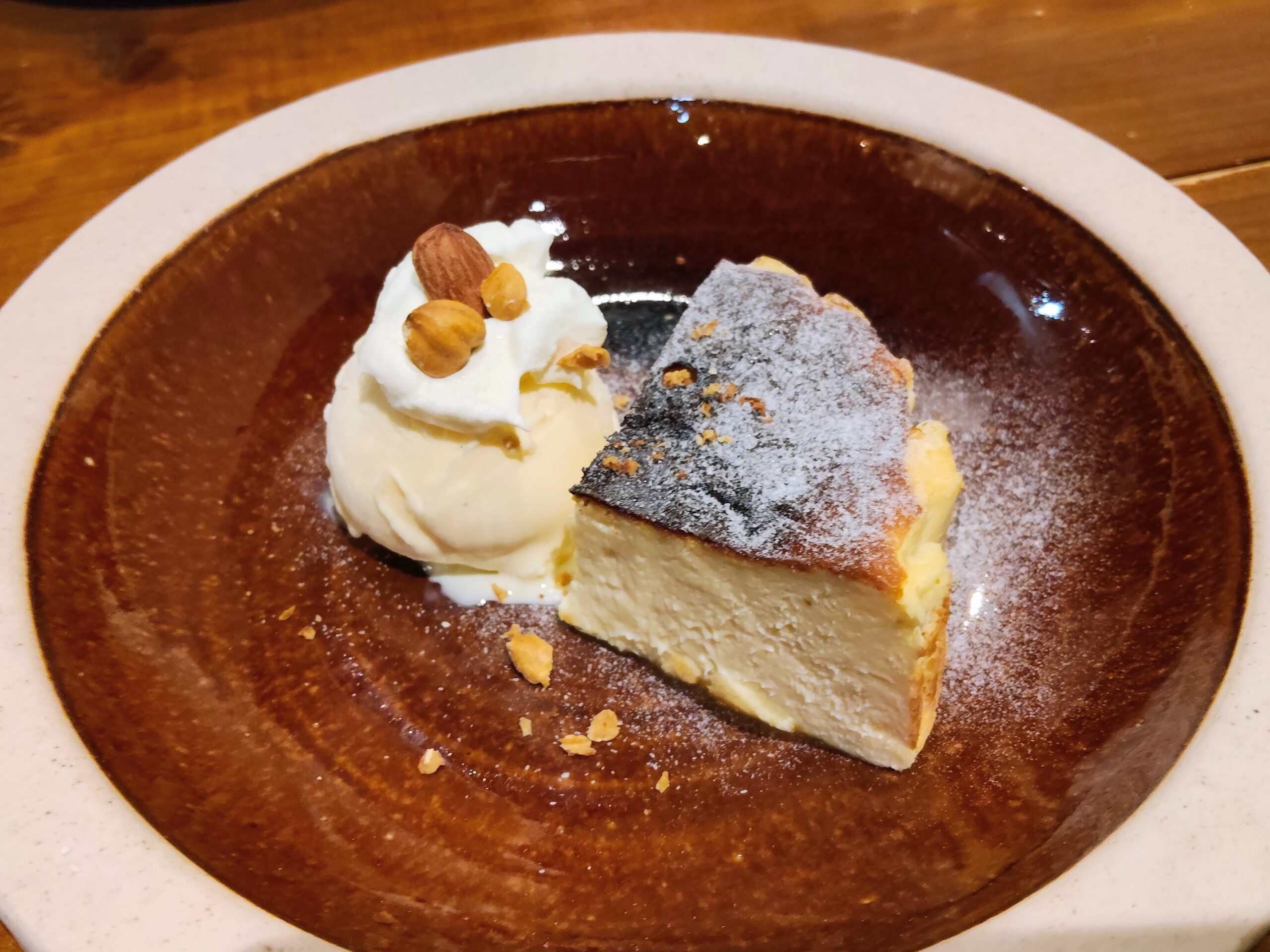 バスクチーズケーキ アイス添え