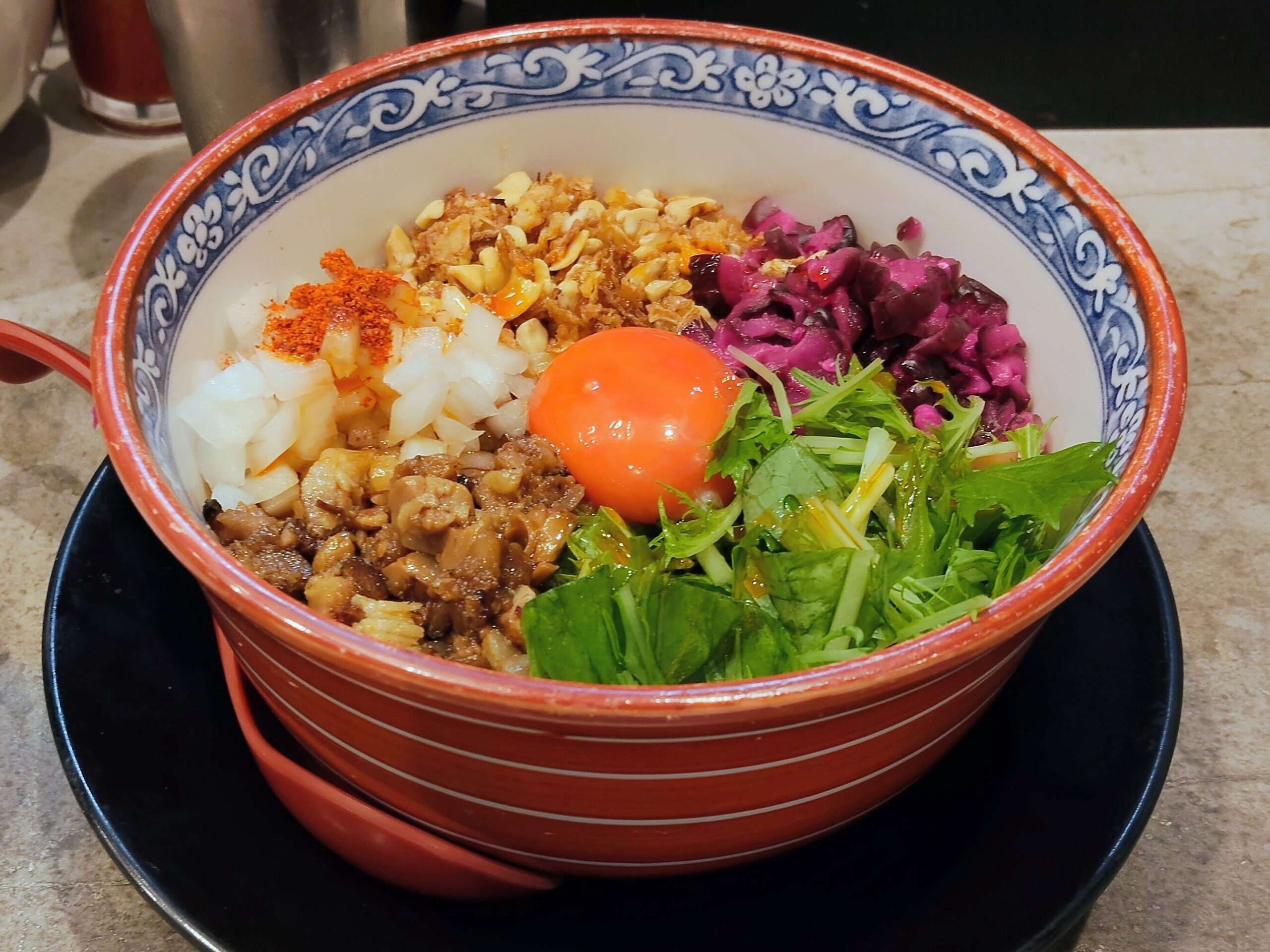 汁なし担々麵（温玉付き）